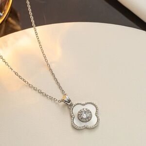 Clover Shell White Crystal Stainless 18K white gold plated necklace